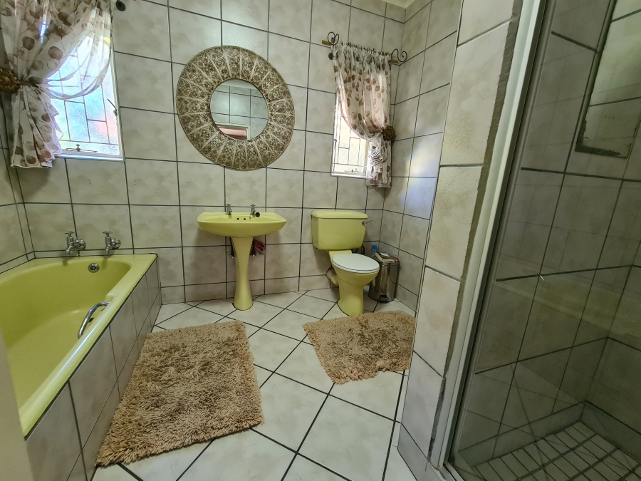 4 Bedroom Property for Sale in Vanderbijlpark SE 7 Gauteng