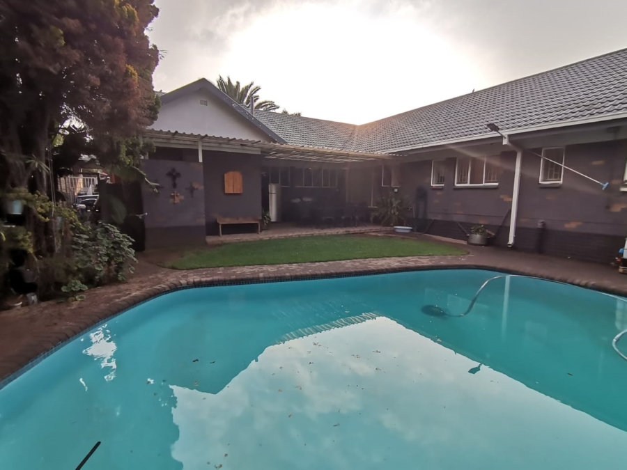 4 Bedroom Property for Sale in Vanderbijlpark SE 7 Gauteng