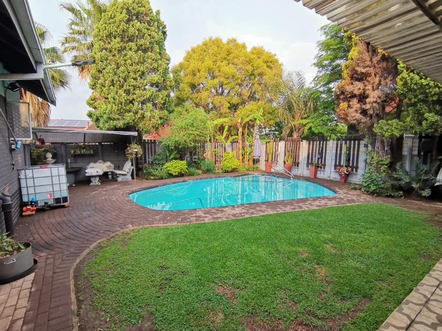 4 Bedroom Property for Sale in Vanderbijlpark SE 7 Gauteng