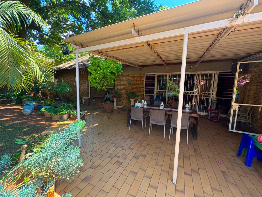 4 Bedroom Property for Sale in Florauna Gauteng