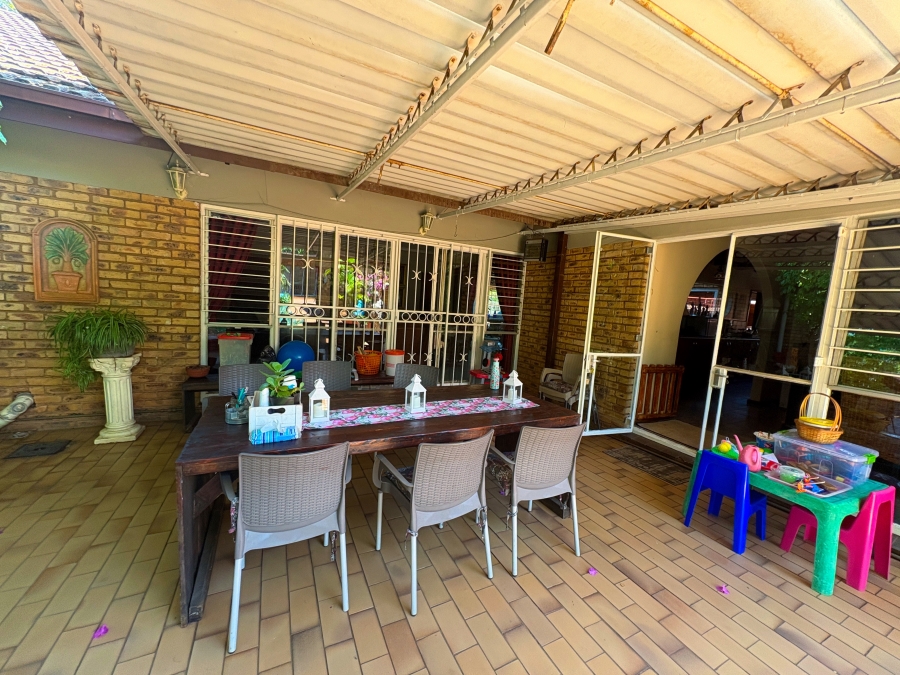 4 Bedroom Property for Sale in Florauna Gauteng