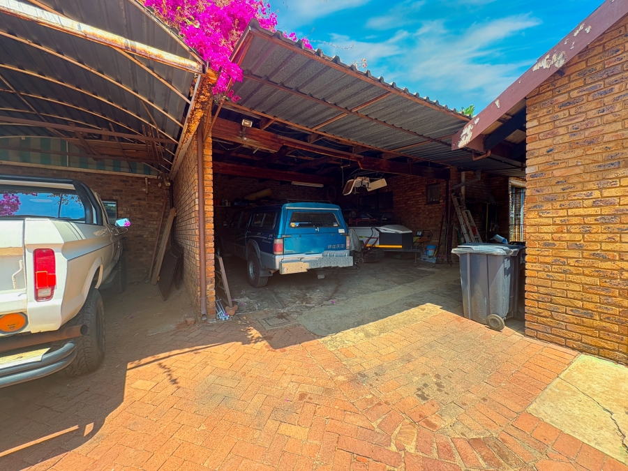 4 Bedroom Property for Sale in Florauna Gauteng