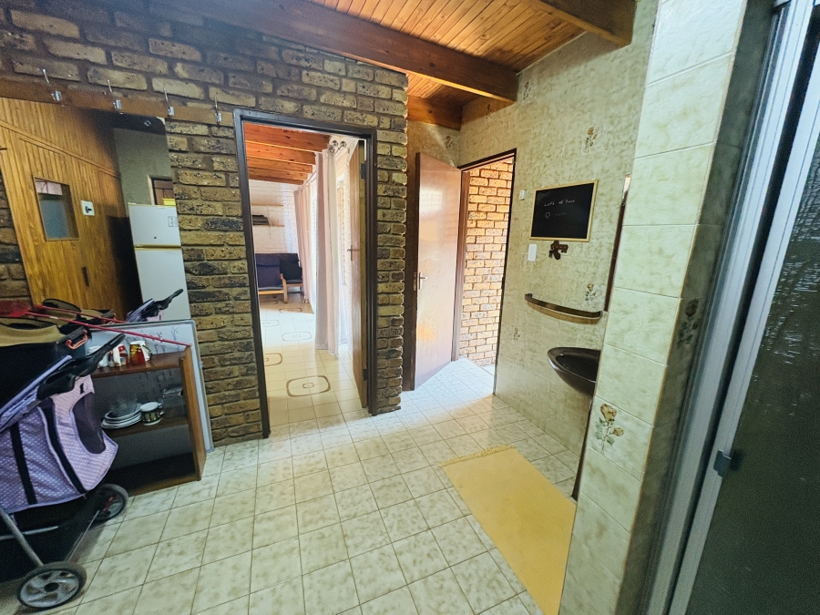 4 Bedroom Property for Sale in Florauna Gauteng