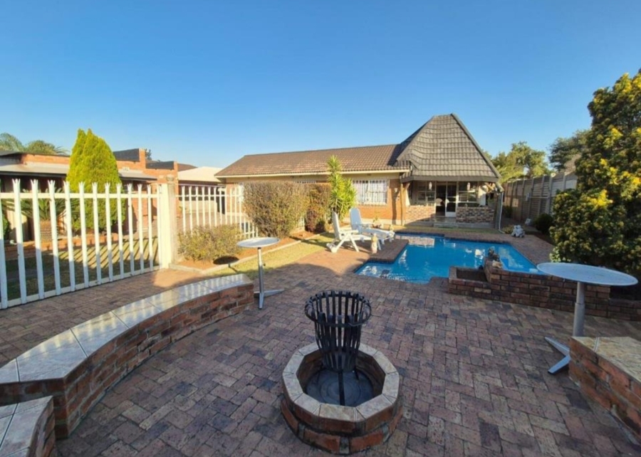 3 Bedroom Property for Sale in Vanderbijlpark SE 6 Gauteng