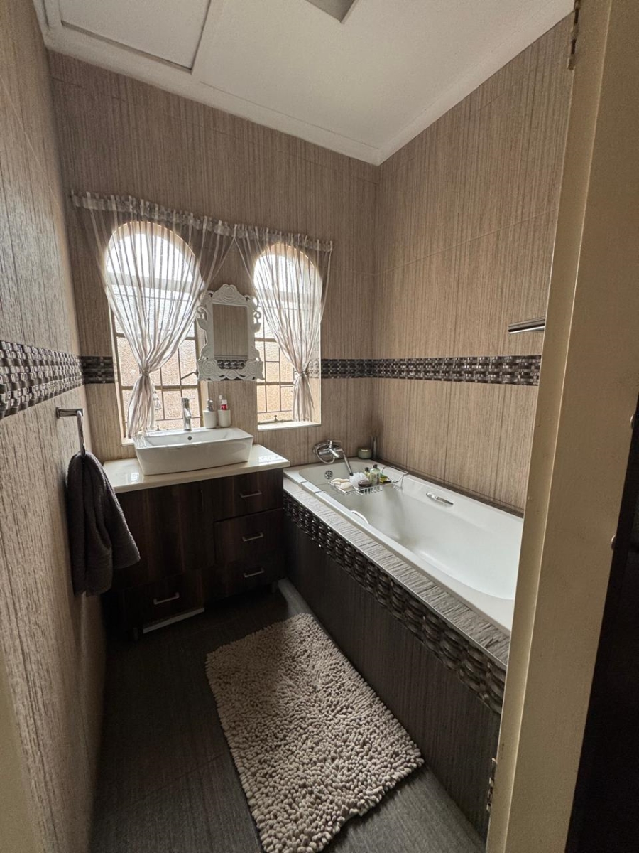 5 Bedroom Property for Sale in Vanderbijlpark SE Gauteng