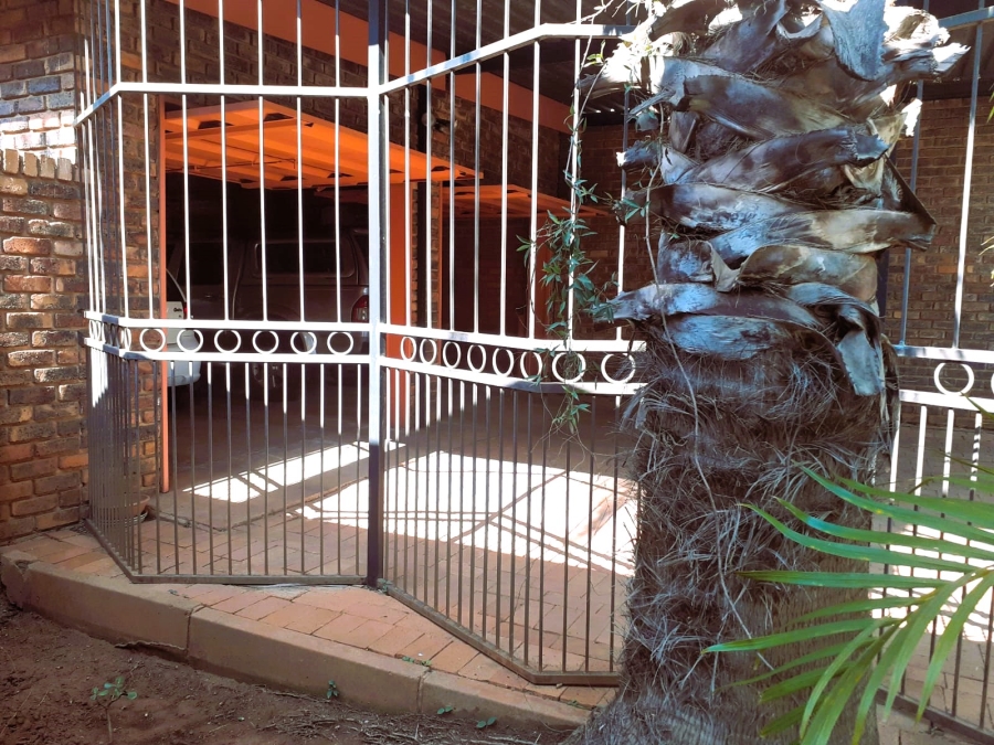 3 Bedroom Property for Sale in Pretoria Gardens Gauteng