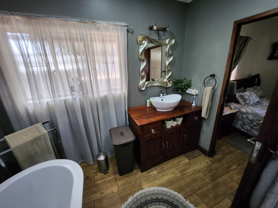 3 Bedroom Property for Sale in Vanderbijlpark SW 5 Gauteng