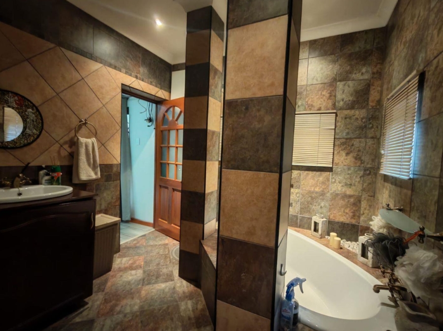 4 Bedroom Property for Sale in Three Rivers Gauteng