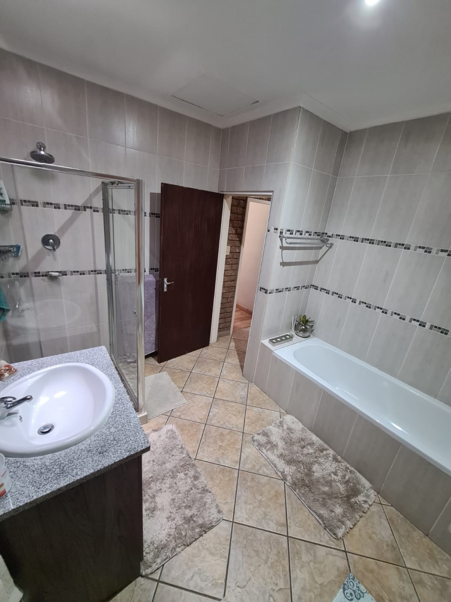 4 Bedroom Property for Sale in Vanderbijlpark SE Gauteng