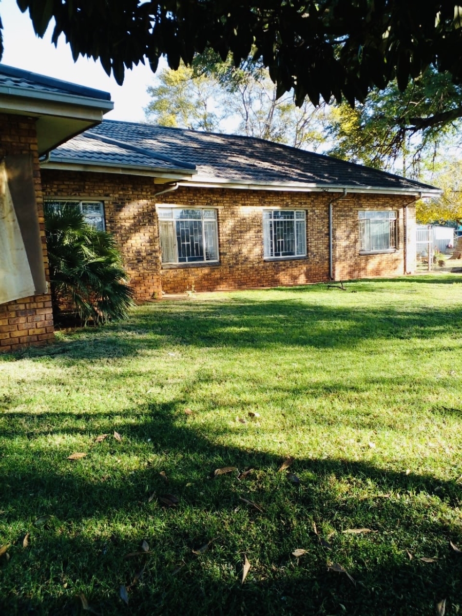 4 Bedroom Property for Sale in Magaliesmoot Gauteng