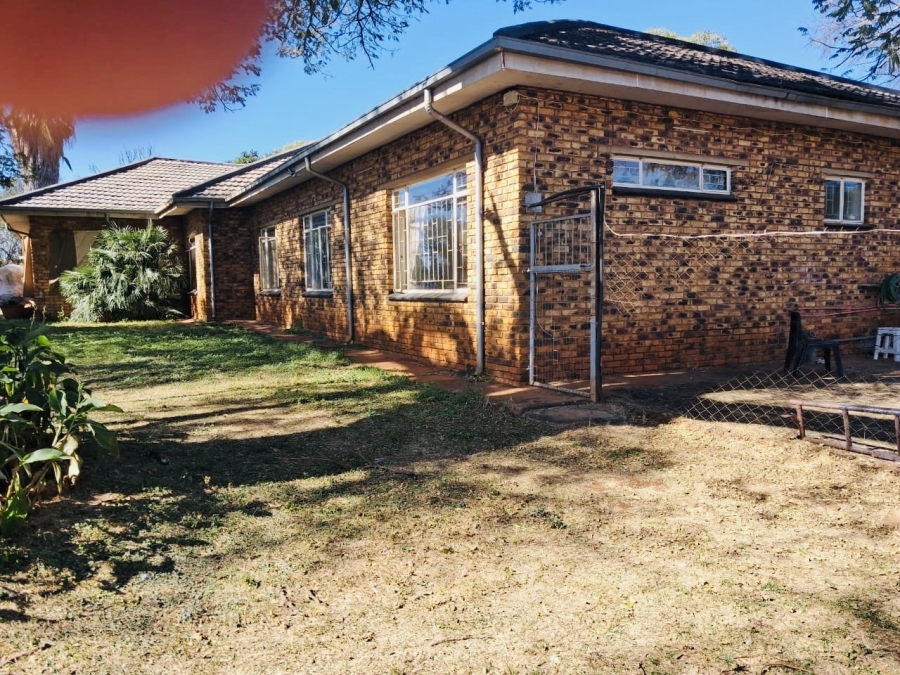 4 Bedroom Property for Sale in Magaliesmoot Gauteng