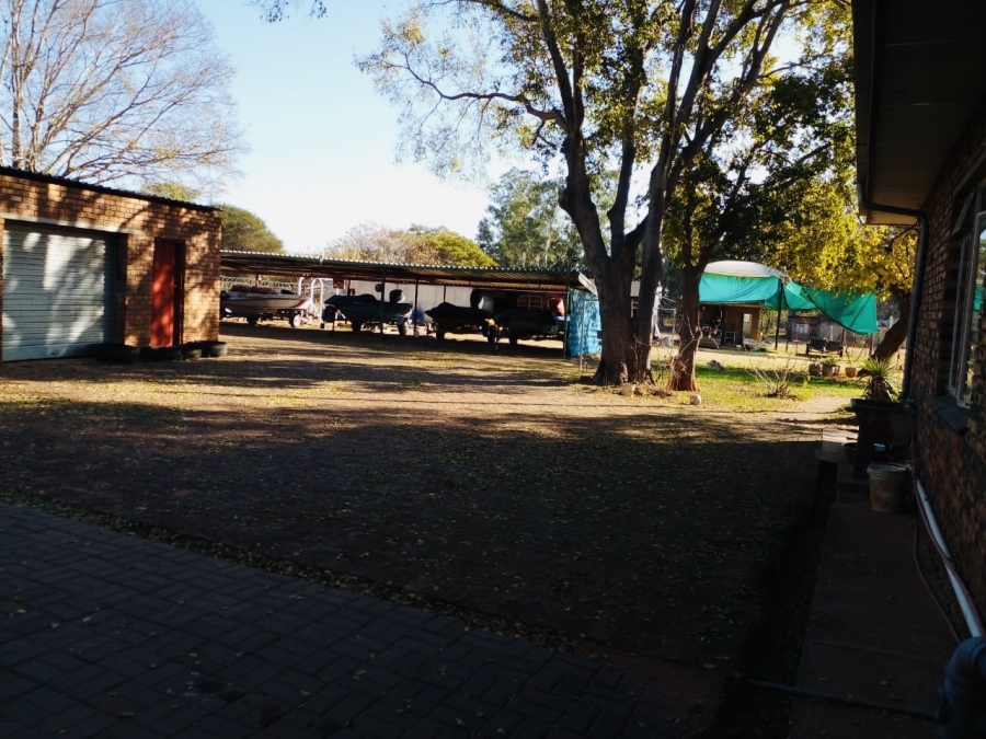 4 Bedroom Property for Sale in Magaliesmoot Gauteng