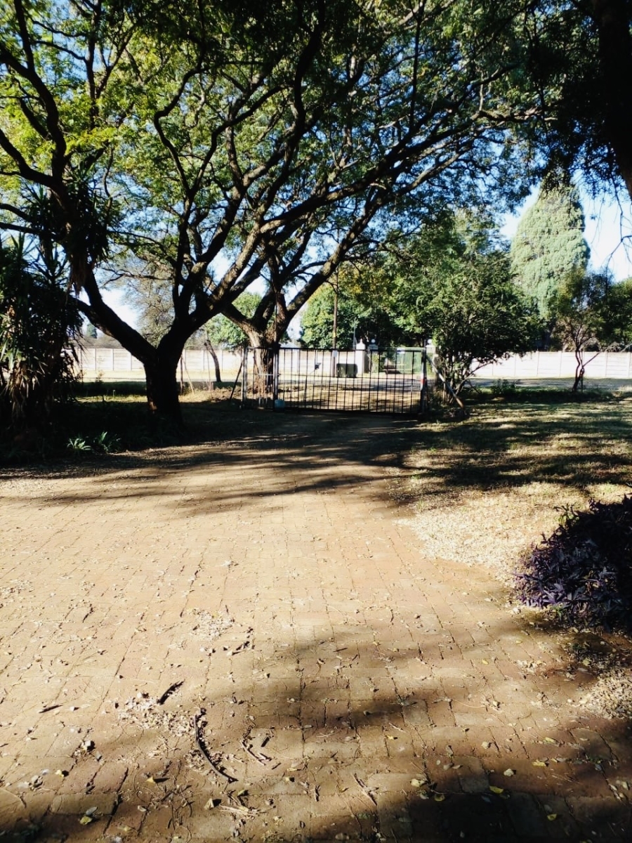 4 Bedroom Property for Sale in Magaliesmoot Gauteng