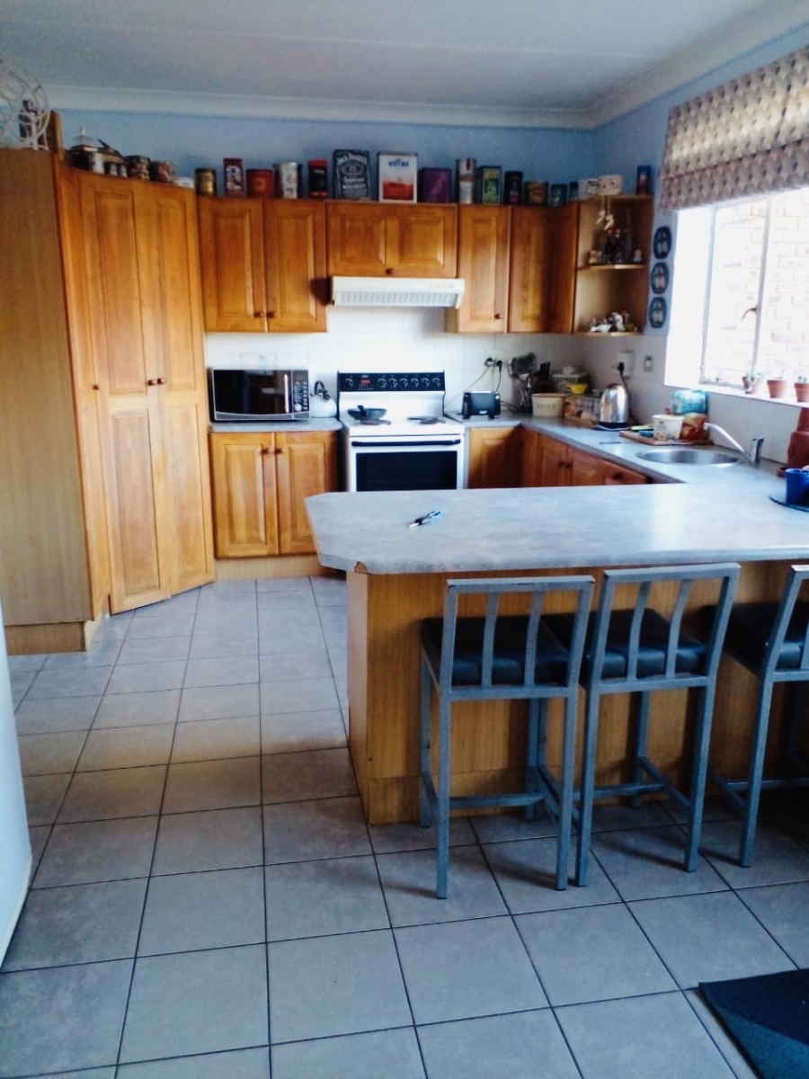 4 Bedroom Property for Sale in Magaliesmoot Gauteng