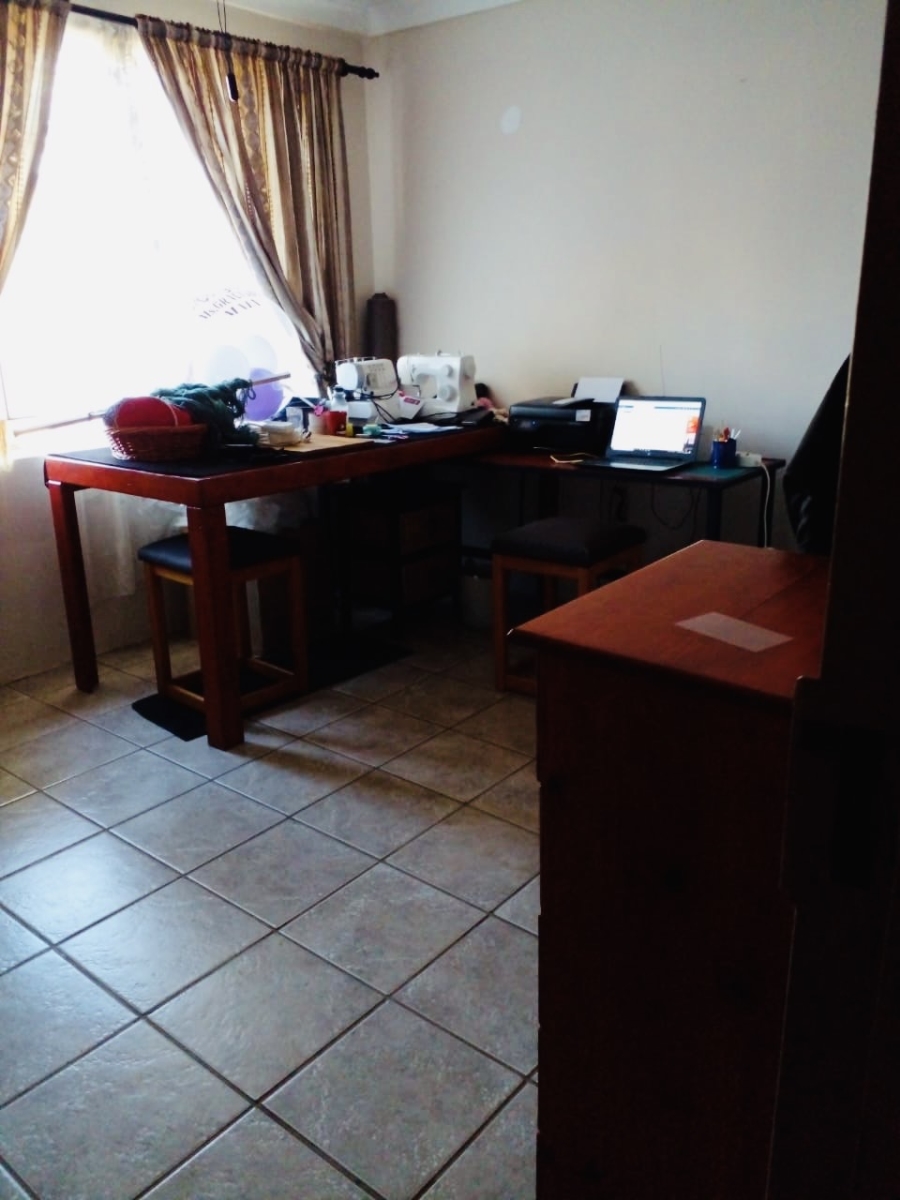 4 Bedroom Property for Sale in Magaliesmoot Gauteng