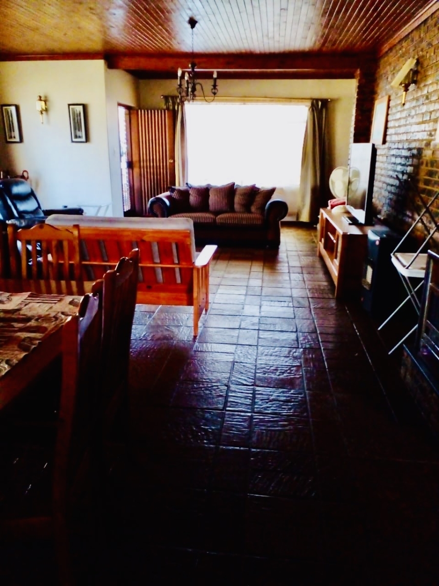 4 Bedroom Property for Sale in Magaliesmoot Gauteng