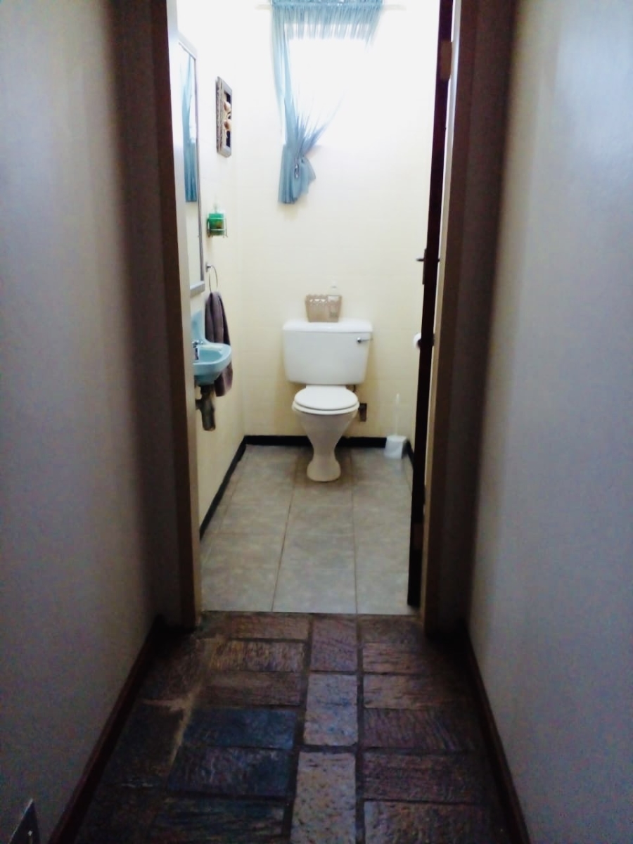 4 Bedroom Property for Sale in Magaliesmoot Gauteng