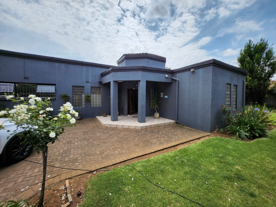 5 Bedroom Property for Sale in Vanderbijlpark Sw 2 Gauteng