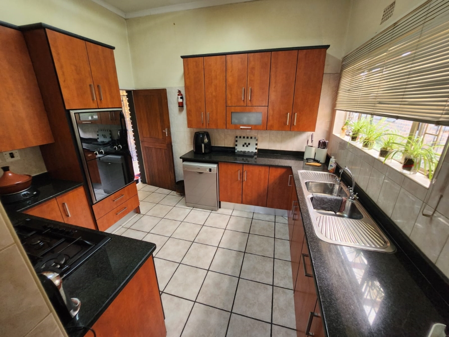 5 Bedroom Property for Sale in Vanderbijlpark Sw 2 Gauteng