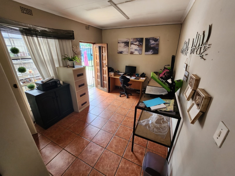 5 Bedroom Property for Sale in Vanderbijlpark Sw 2 Gauteng