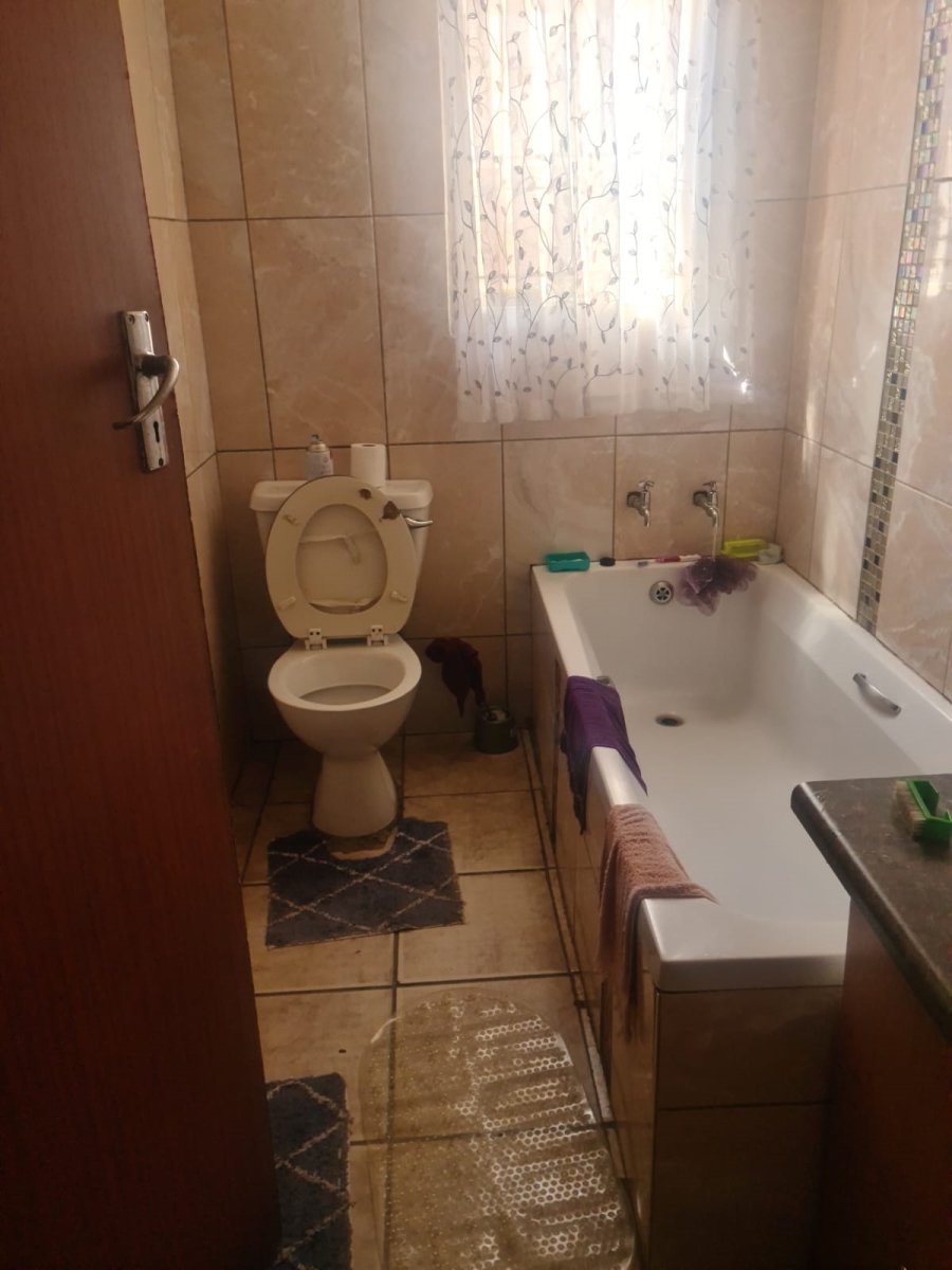 6 Bedroom Property for Sale in Eersterust Gauteng