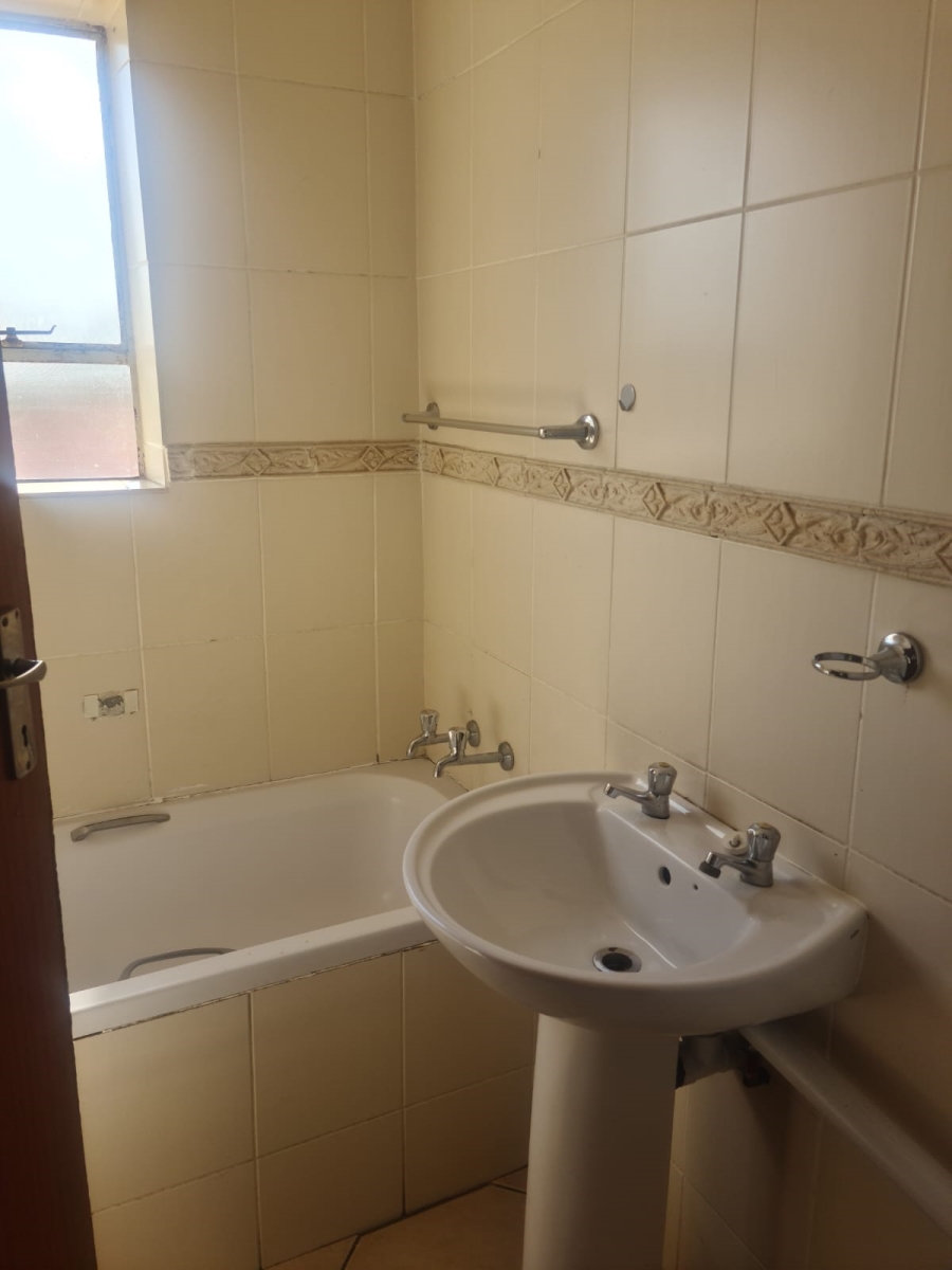 6 Bedroom Property for Sale in Eersterust Gauteng