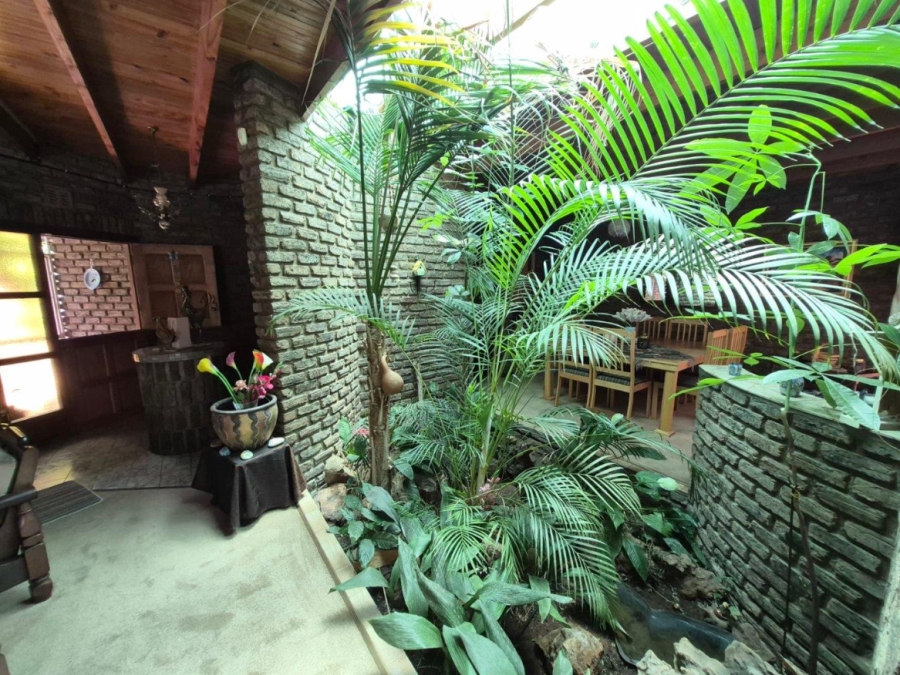 4 Bedroom Property for Sale in Flora Gardens Gauteng