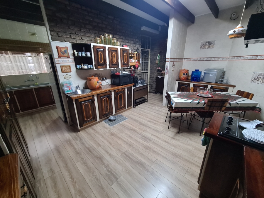 4 Bedroom Property for Sale in Flora Gardens Gauteng