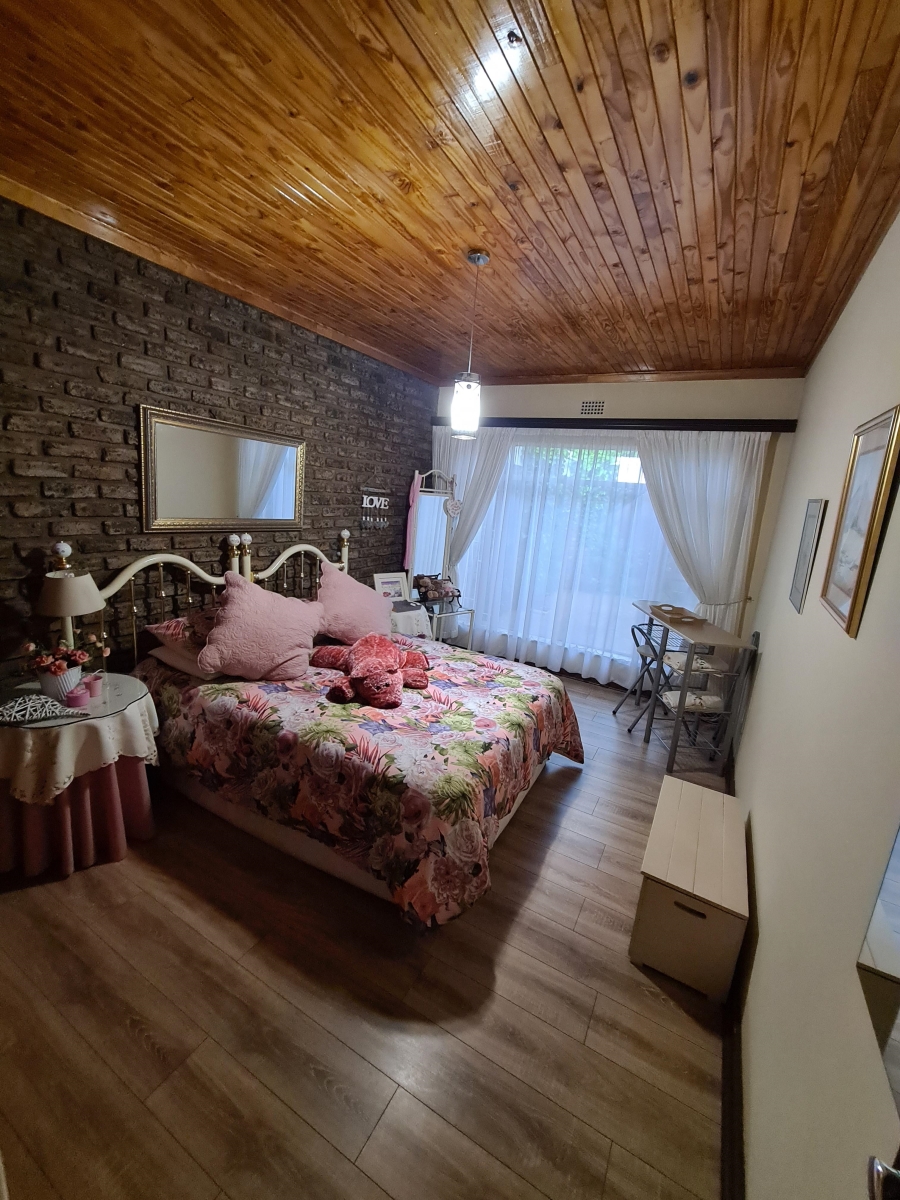 4 Bedroom Property for Sale in Flora Gardens Gauteng