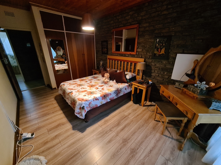 4 Bedroom Property for Sale in Flora Gardens Gauteng