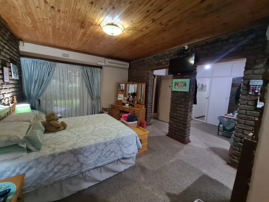 4 Bedroom Property for Sale in Flora Gardens Gauteng