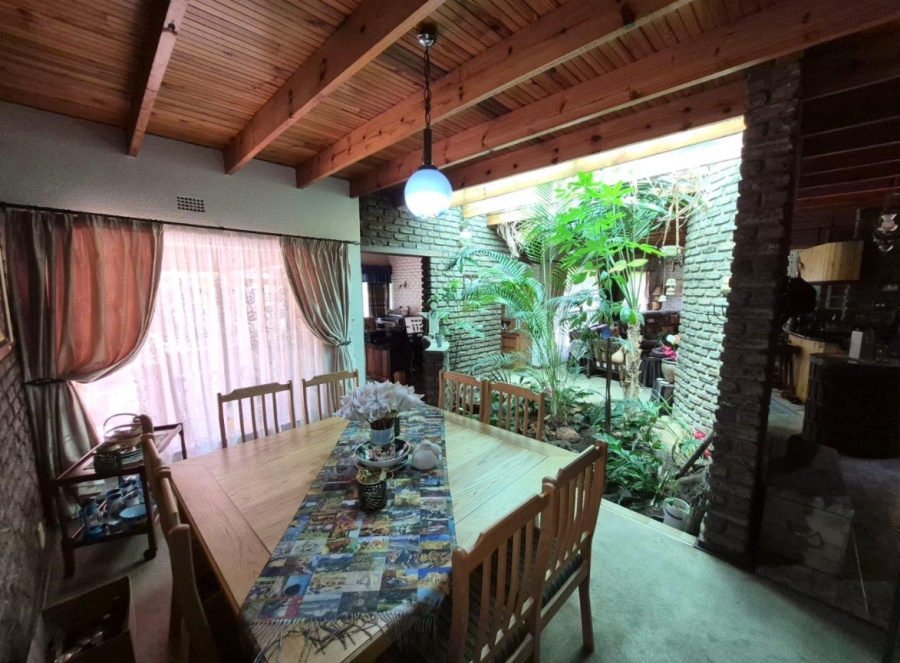 4 Bedroom Property for Sale in Flora Gardens Gauteng