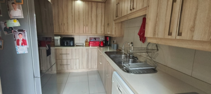 6 Bedroom Property for Sale in Pretoria Gardens Gauteng