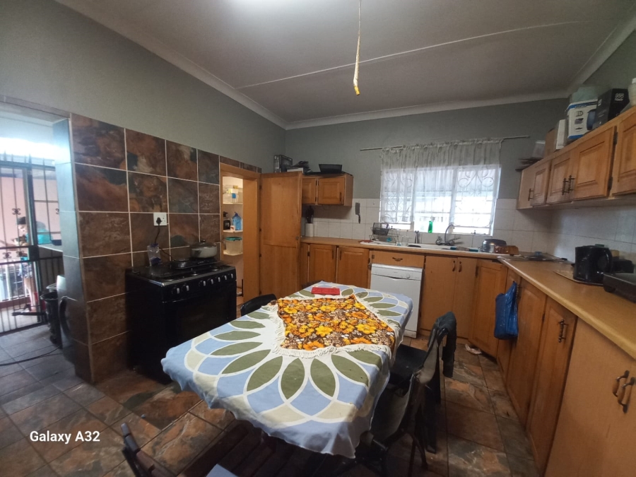 3 Bedroom Property for Sale in Mountain View Gauteng