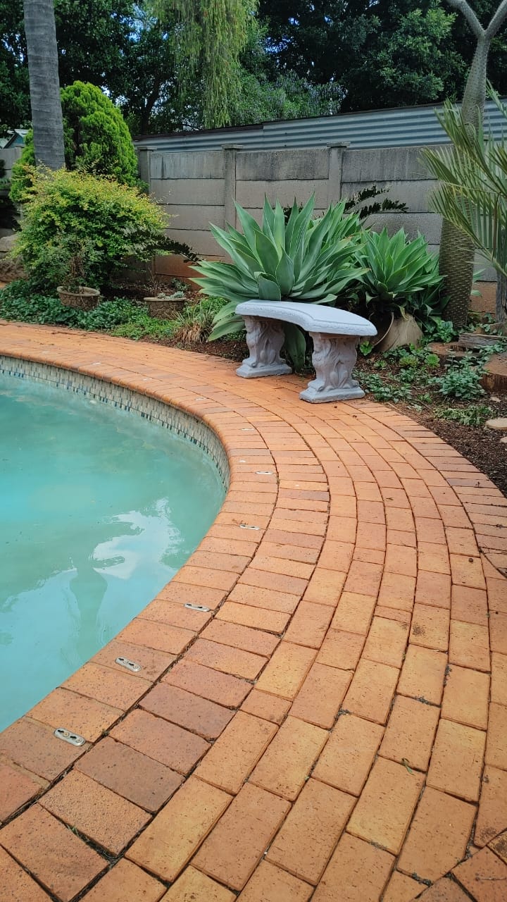 4 Bedroom Property for Sale in Rooihuiskraal Gauteng