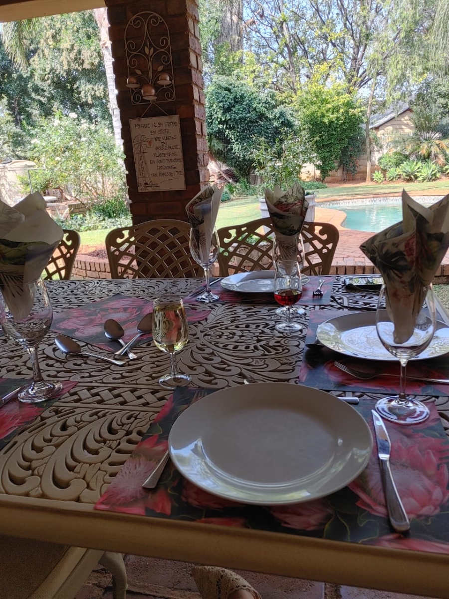 4 Bedroom Property for Sale in Rooihuiskraal Gauteng