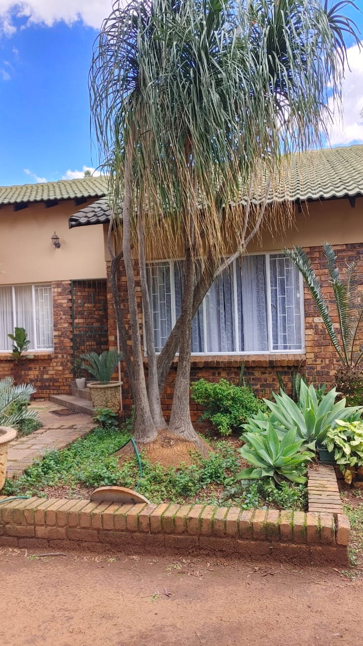 4 Bedroom Property for Sale in Rooihuiskraal Gauteng