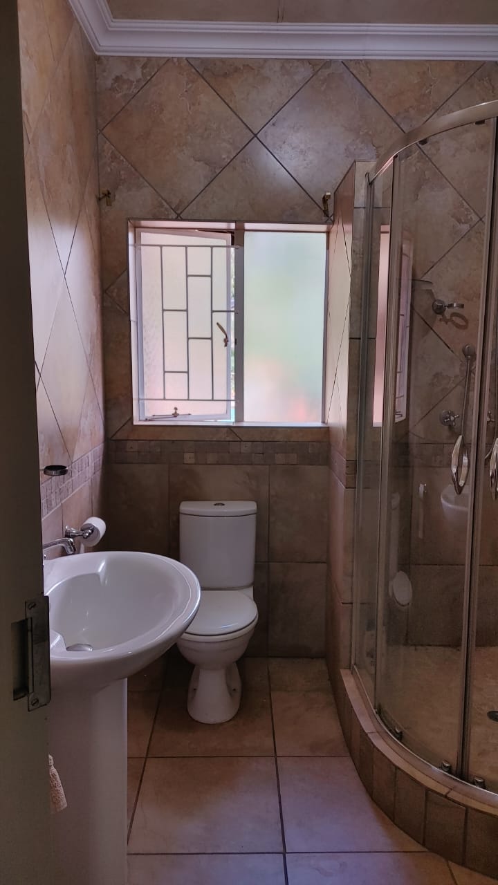 4 Bedroom Property for Sale in Rooihuiskraal Gauteng