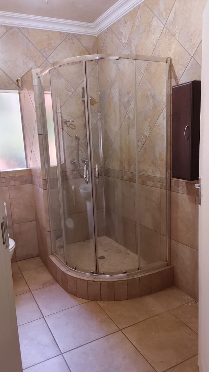 4 Bedroom Property for Sale in Rooihuiskraal Gauteng