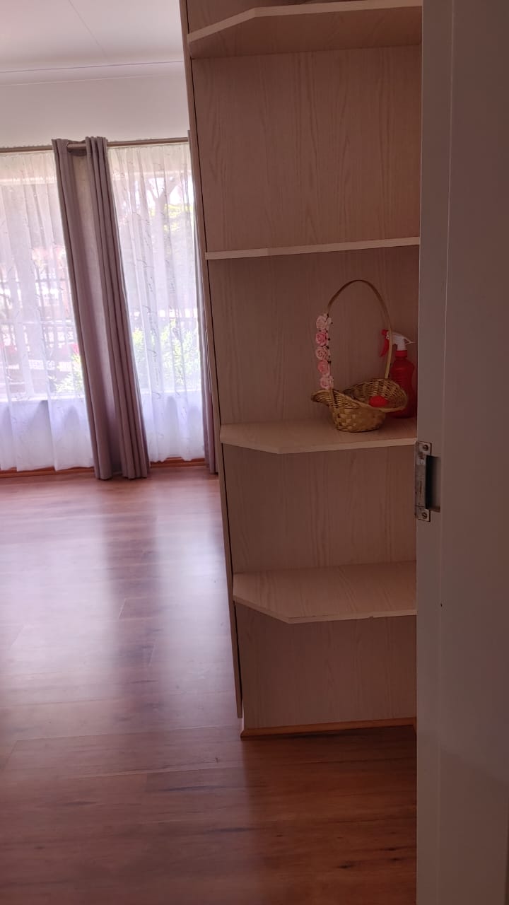 4 Bedroom Property for Sale in Rooihuiskraal Gauteng