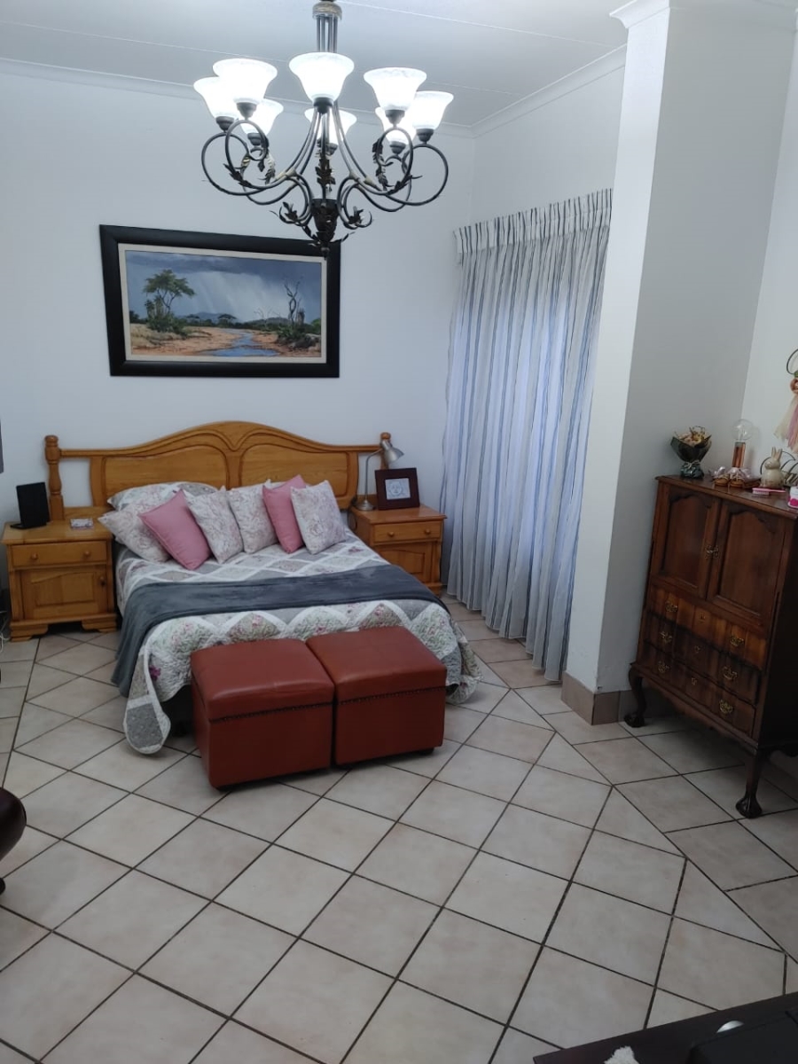 4 Bedroom Property for Sale in Rooihuiskraal Gauteng