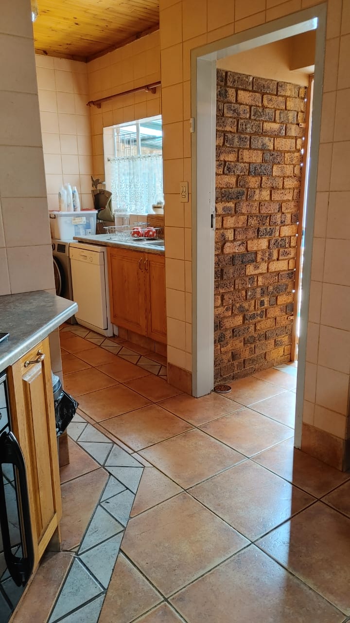 4 Bedroom Property for Sale in Rooihuiskraal Gauteng