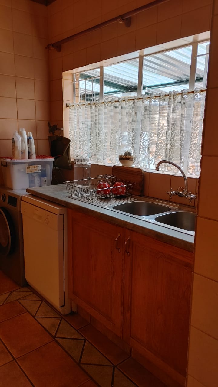 4 Bedroom Property for Sale in Rooihuiskraal Gauteng