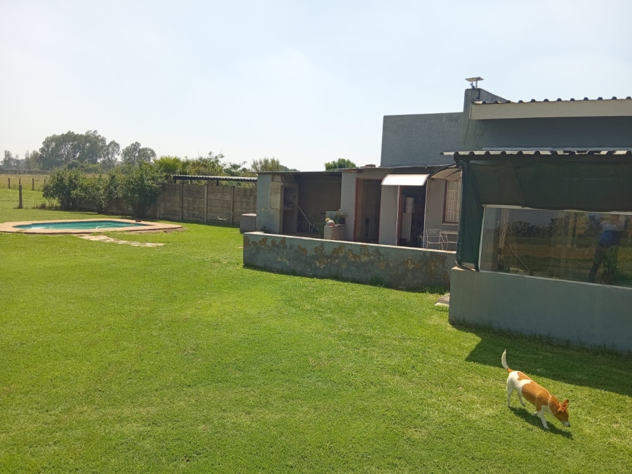 5 Bedroom Property for Sale in Helderstrome AH Gauteng