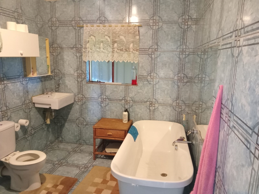 5 Bedroom Property for Sale in Helderstrome AH Gauteng