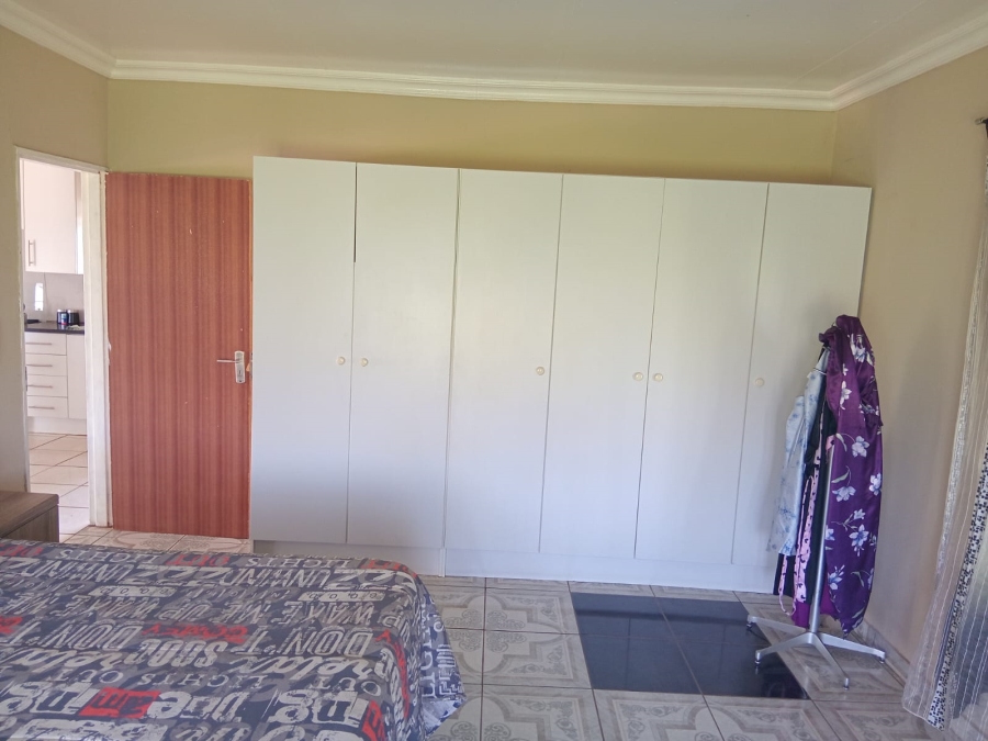 5 Bedroom Property for Sale in Helderstrome AH Gauteng