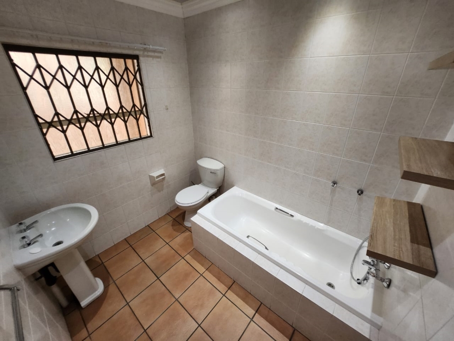 3 Bedroom Property for Sale in Vanderbijlpark SW 5 Gauteng