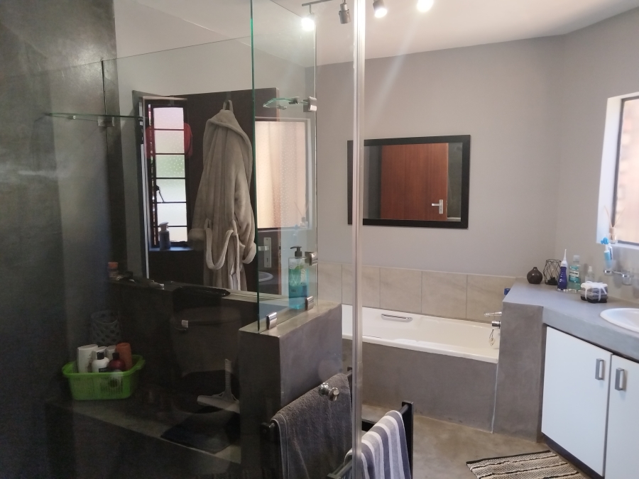 4 Bedroom Property for Sale in Magalieskruin Gauteng