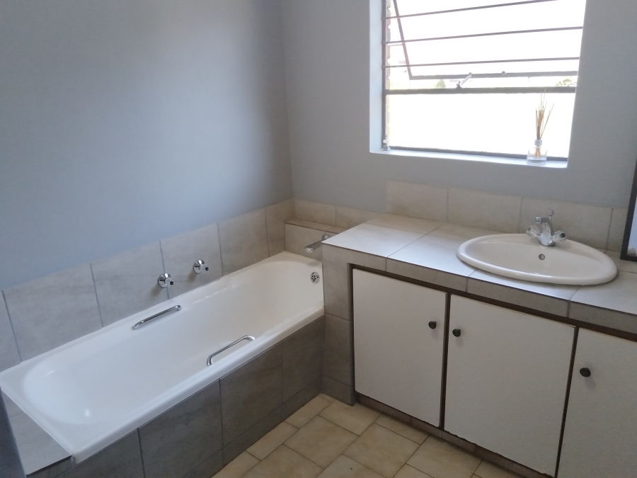 4 Bedroom Property for Sale in Magalieskruin Gauteng