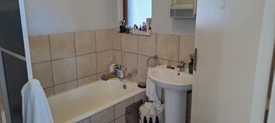 1 Bedroom Property for Sale in Noordwyk Gauteng